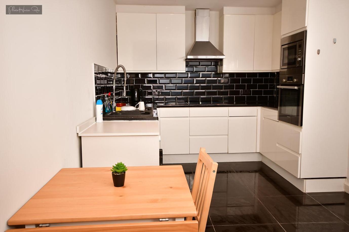 Morden Stratford 2 With Shared Bathroom Gasthuis