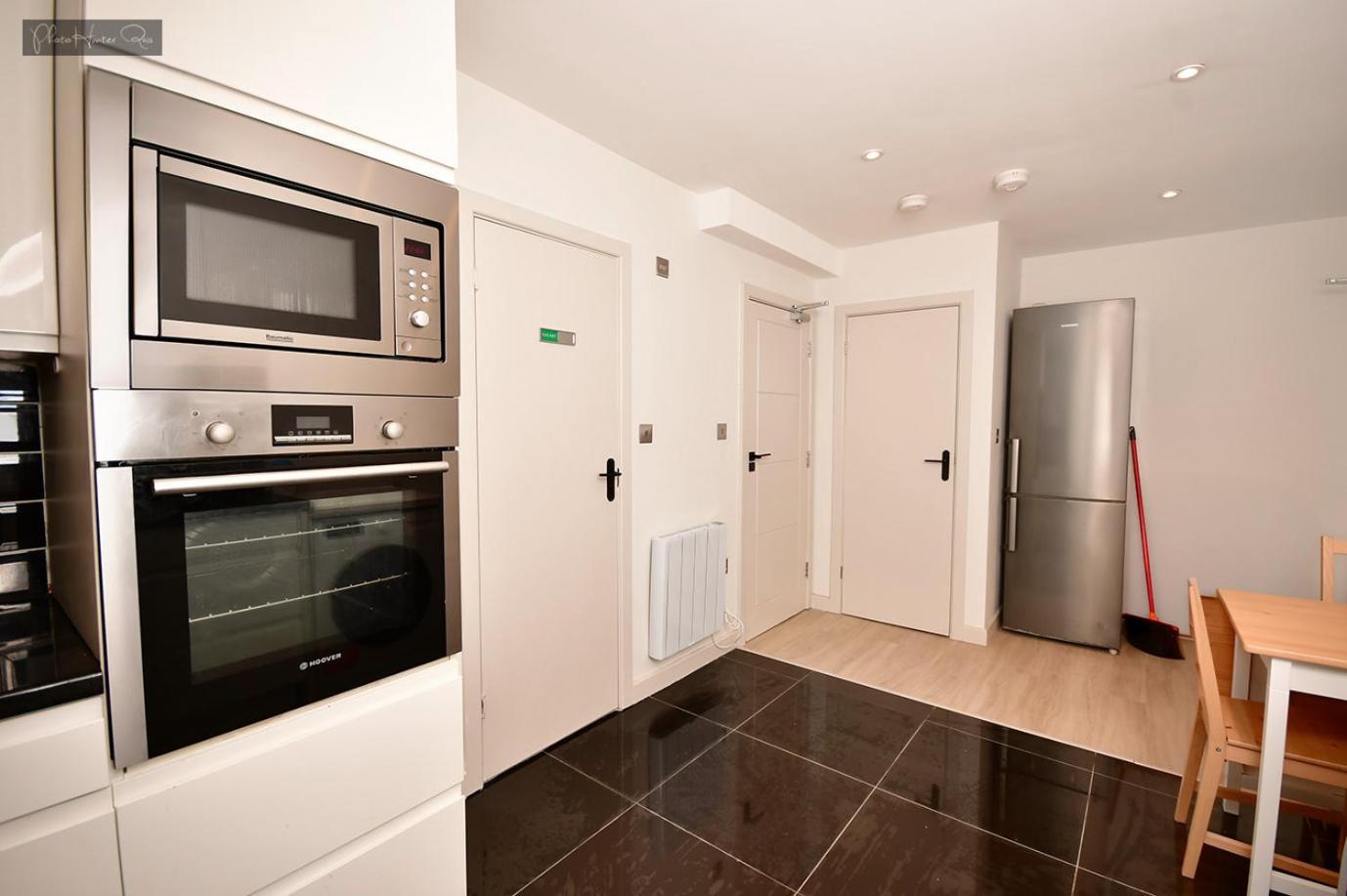 Morden Stratford 2 With Shared Bathroom Londen